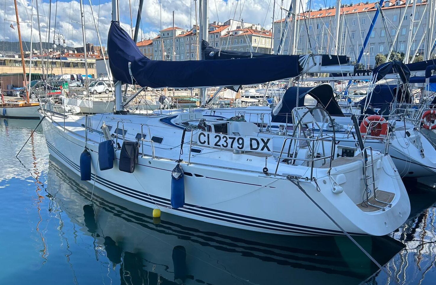 X-Yachts 43 Thalia fianco